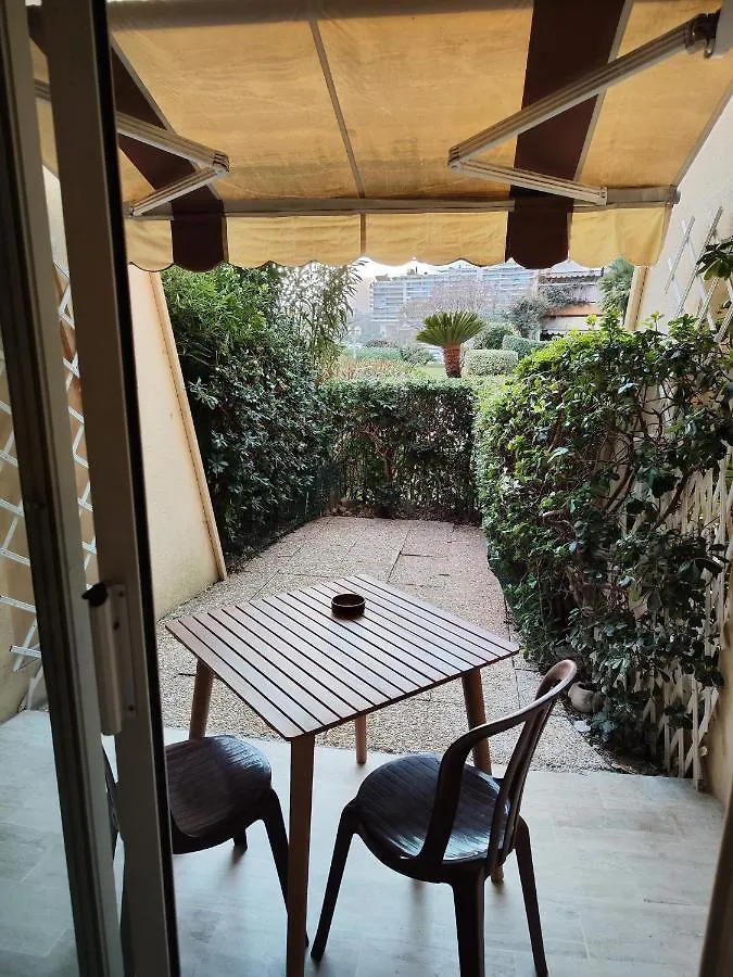 STUDIO Cannes Marina Mandelieu Appartement